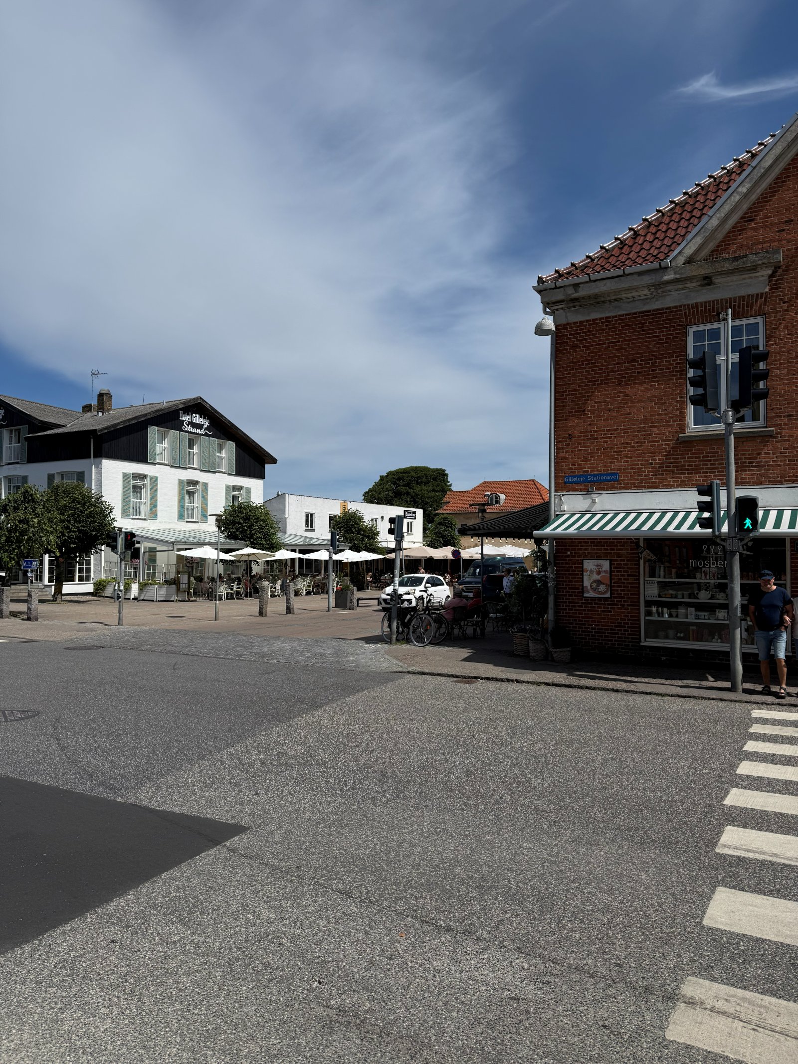 Butikkgate ved torvet i Gilleleje